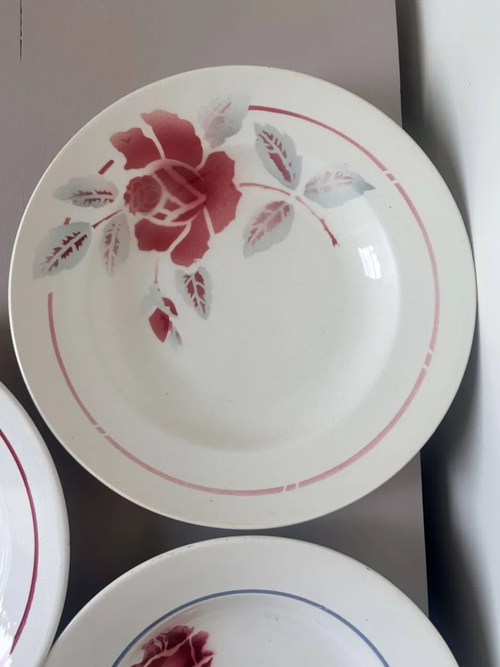 3 assiettes creuses vintage en pêle mêle 220637