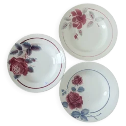 3 assiettes creuses vintage en pêle mêle 220637