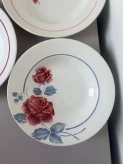 3 assiettes creuses vintage en pêle mêle 220637