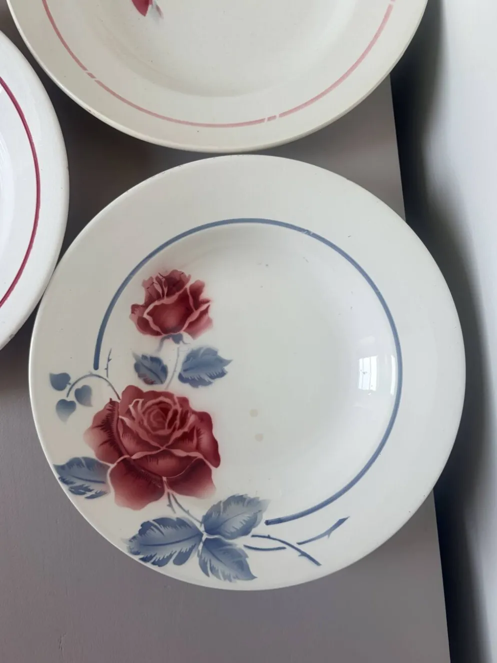 3 assiettes creuses vintage en pêle mêle 220637