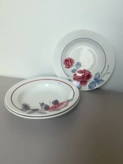 3 assiettes creuses vintage en pêle mêle 220637