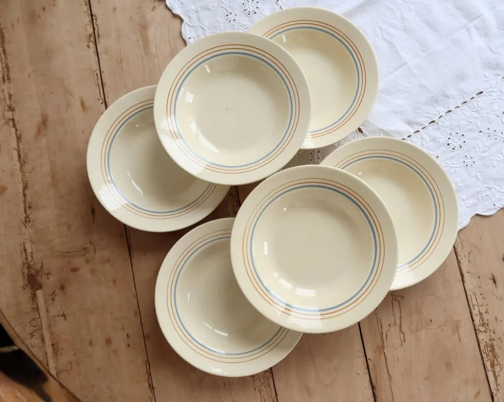 6 assiettes creuses vintage faïence ivoire – liserés bleu pâle et orange
