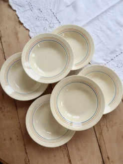 6 assiettes creuses vintage faïence ivoire – liserés bleu pâle et orange