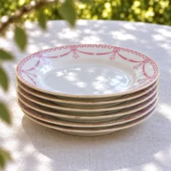 6 assiettes de 1890 signées Carl Tielsch