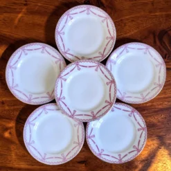 6 assiettes de 1890 signées Carl Tielsch