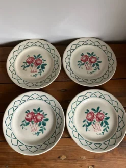 4 assiettes à dessert