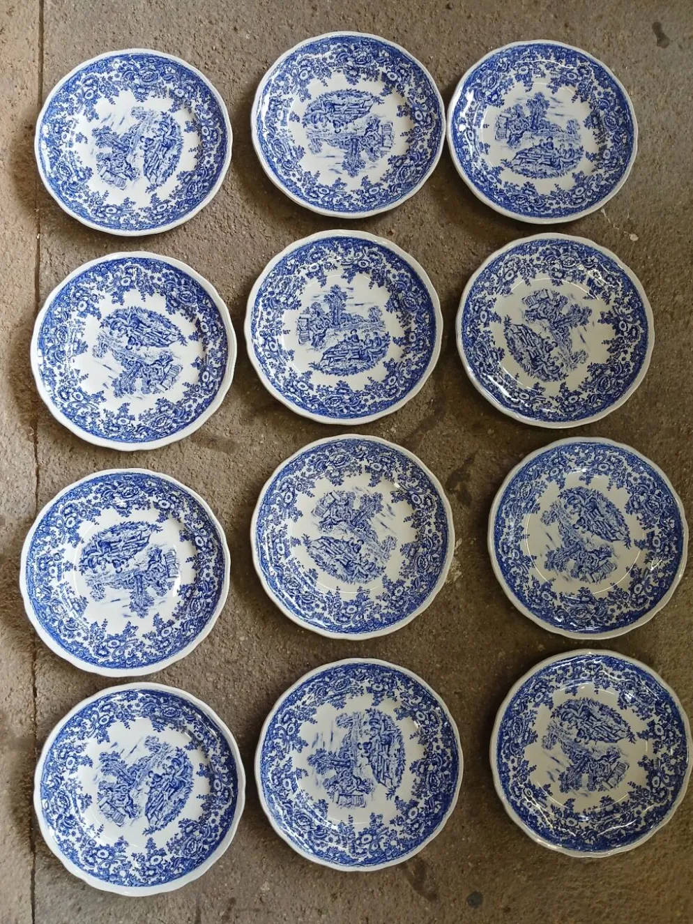 12 assiettes à dessert anciennes Lunéville KG