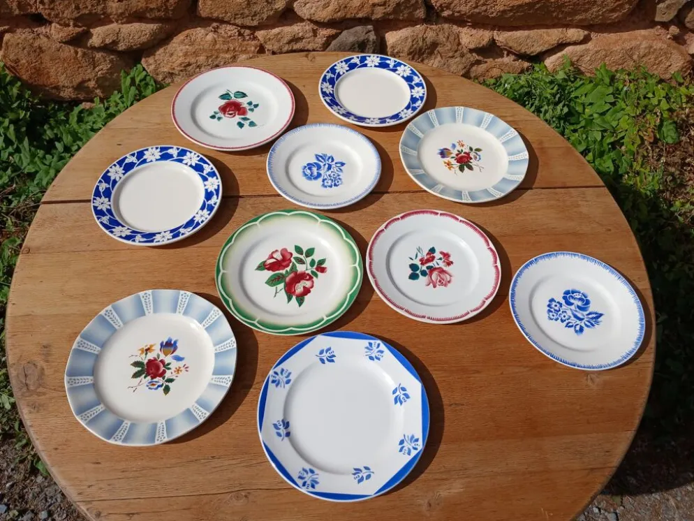 10 assiettes à dessert anciennes dépareillées