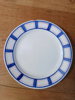 10 assiettes à dessert anciennes dépareillées