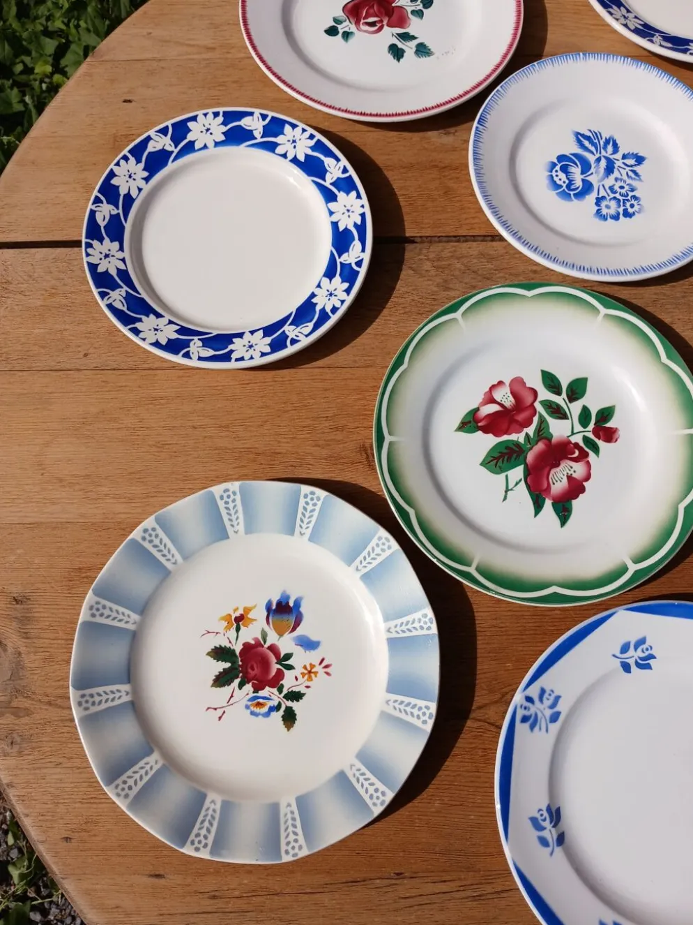 10 assiettes à dessert anciennes dépareillées