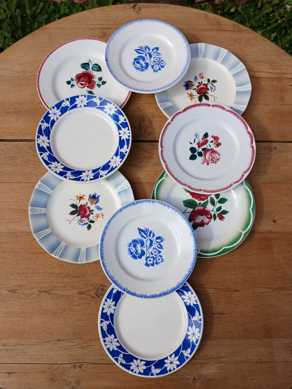 10 assiettes à dessert anciennes dépareillées
