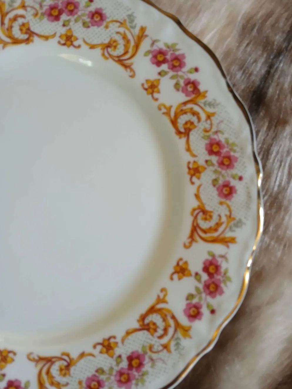 21 assiettes à dessert anciennes dépareillées
