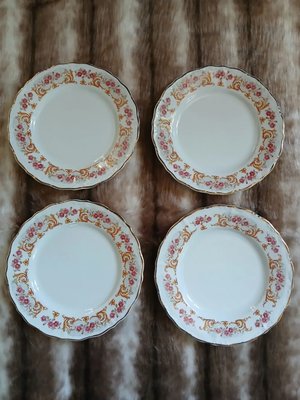 21 assiettes à dessert anciennes dépareillées