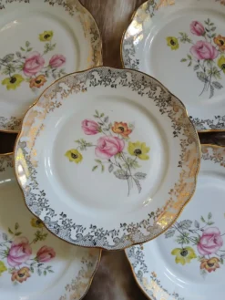 21 assiettes à dessert anciennes dépareillées
