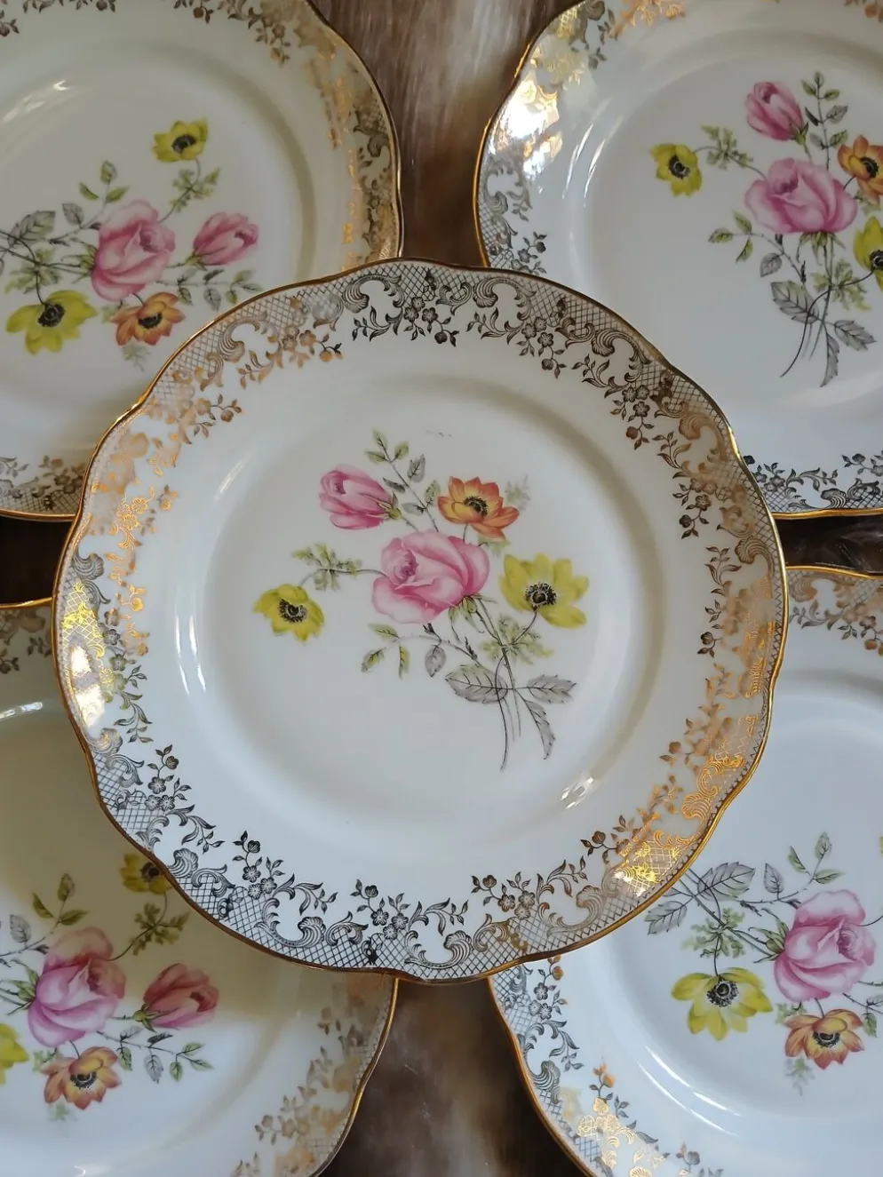 21 assiettes à dessert anciennes dépareillées