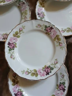 21 assiettes à dessert anciennes dépareillées