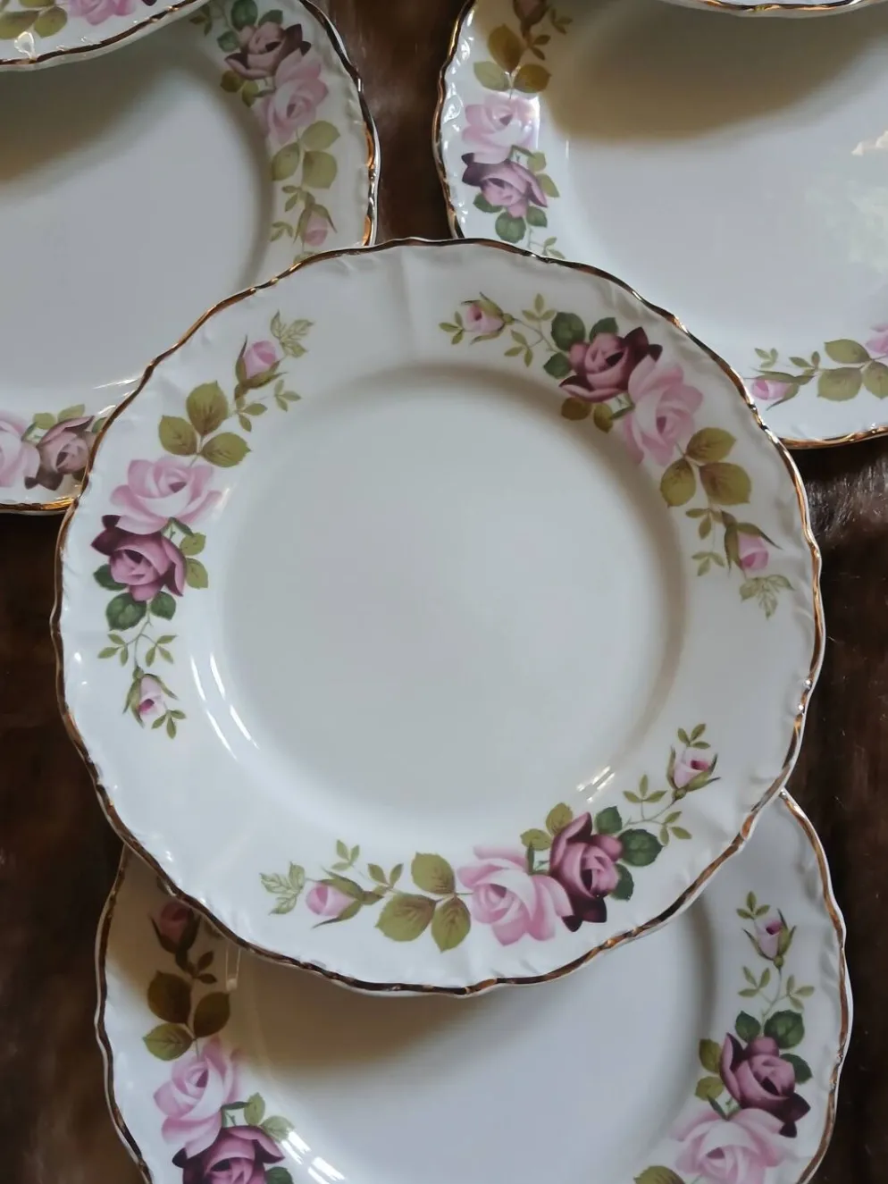 21 assiettes à dessert anciennes dépareillées