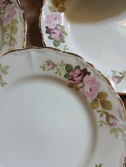 21 assiettes à dessert anciennes dépareillées