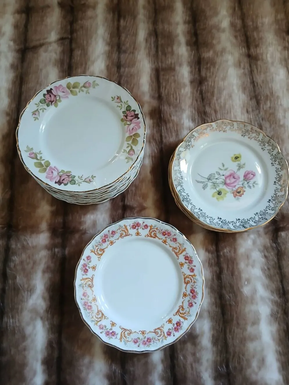 21 assiettes à dessert anciennes dépareillées