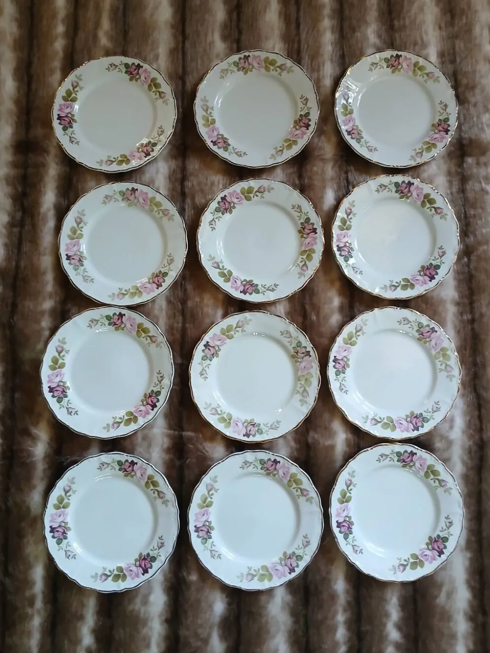 21 assiettes à dessert anciennes dépareillées
