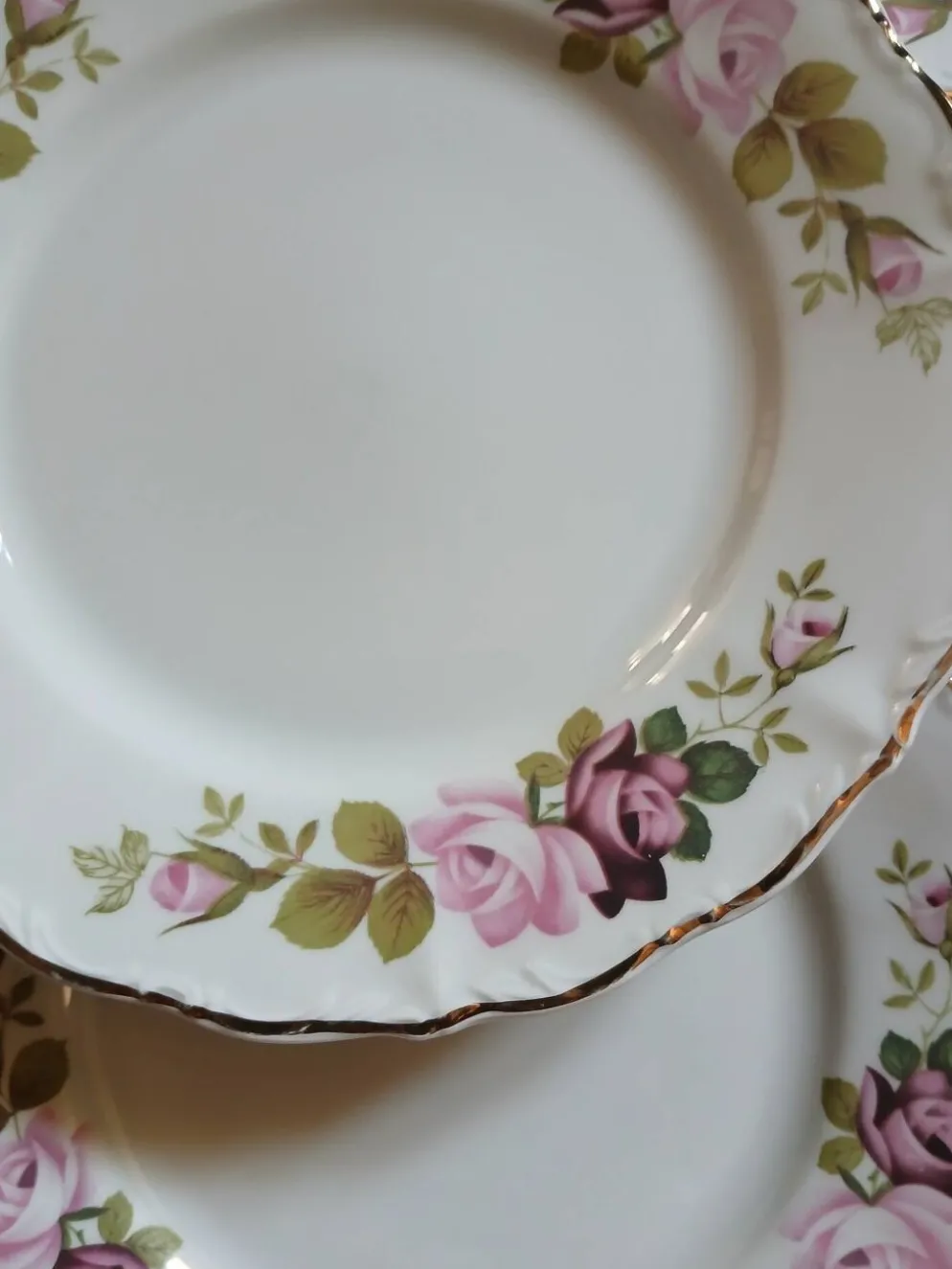 21 assiettes à dessert anciennes dépareillées