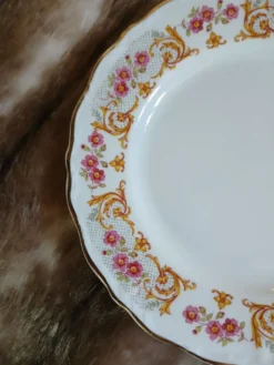 21 assiettes à dessert anciennes dépareillées