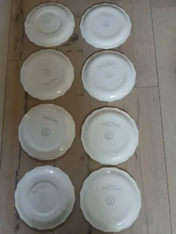 8 assiettes à dessert anciennes Salins