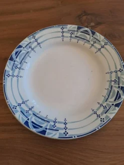 Assiettes à dessert anciennes