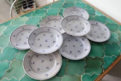 8 assiettes à dessert anciennes bleues fleuries faïencerie nouvelle