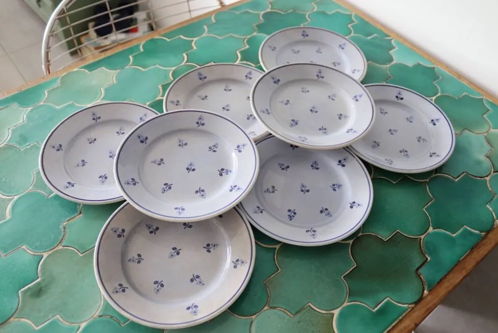 8 assiettes à dessert anciennes bleues fleuries faïencerie nouvelle