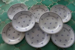 8 assiettes à dessert anciennes bleues fleuries faïencerie nouvelle