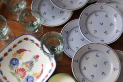 8 assiettes à dessert anciennes bleues fleuries faïencerie nouvelle