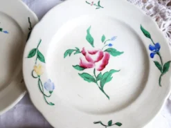 8 assiettes à dessert au décor floral peint mains, assiettes plates.