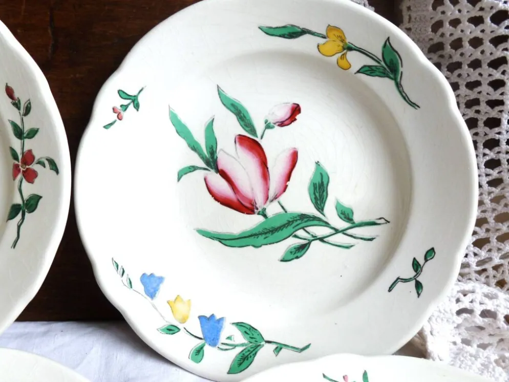8 assiettes à dessert au décor floral peint mains, assiettes plates.
