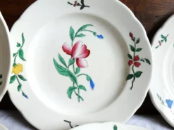 8 assiettes à dessert au décor floral peint mains, assiettes plates.