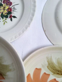 Assiettes à dessert avec fleurs St Amand et Galluis
