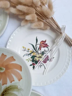Assiettes à dessert avec fleurs St Amand et Galluis