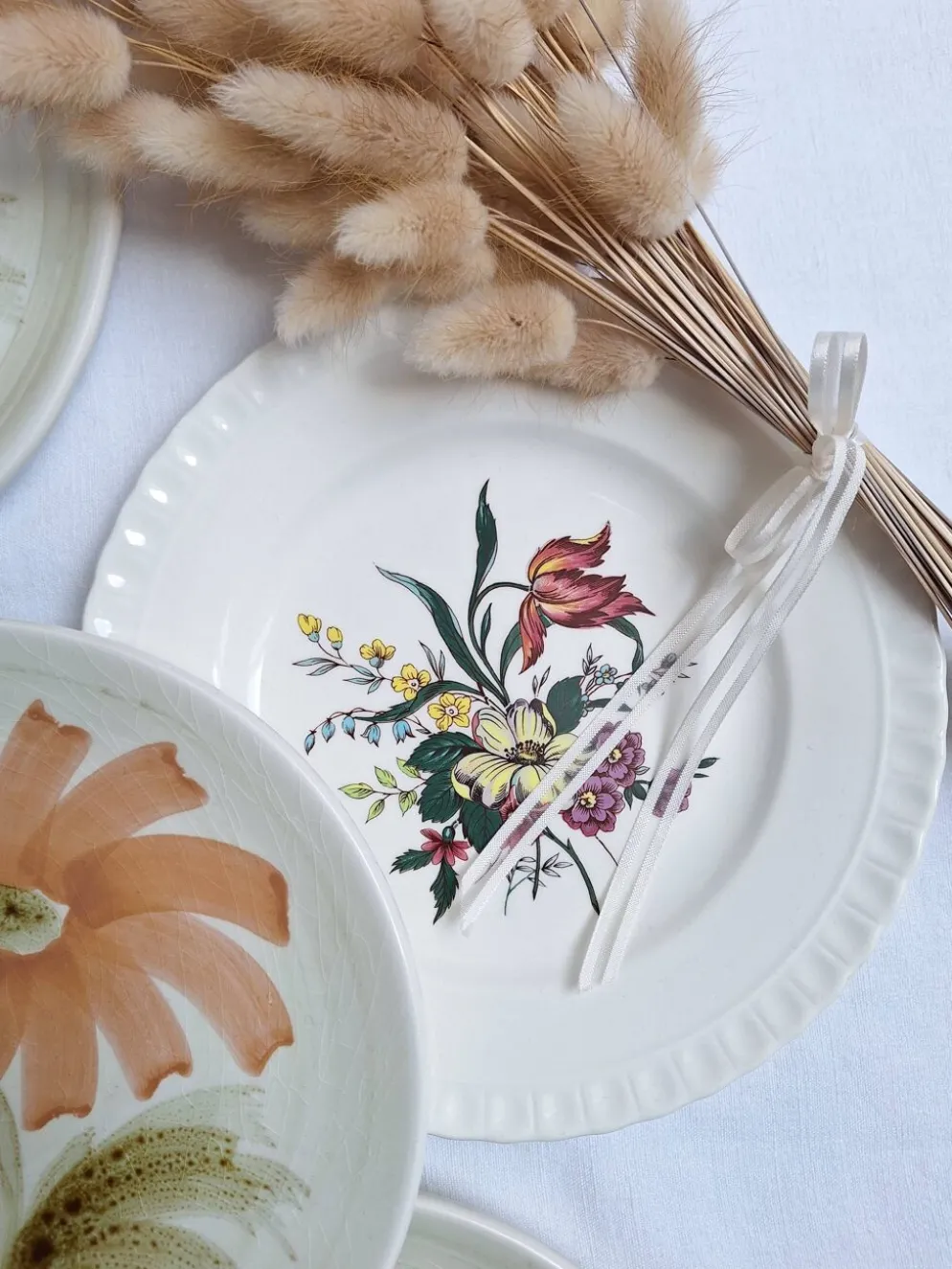 Assiettes à dessert avec fleurs St Amand et Galluis
