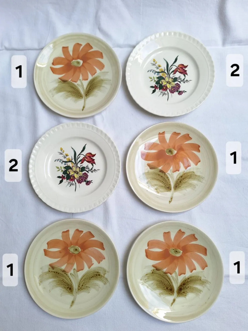 Assiettes à dessert avec fleurs St Amand et Galluis