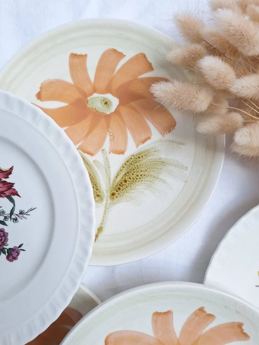 Assiettes à dessert avec fleurs St Amand et Galluis