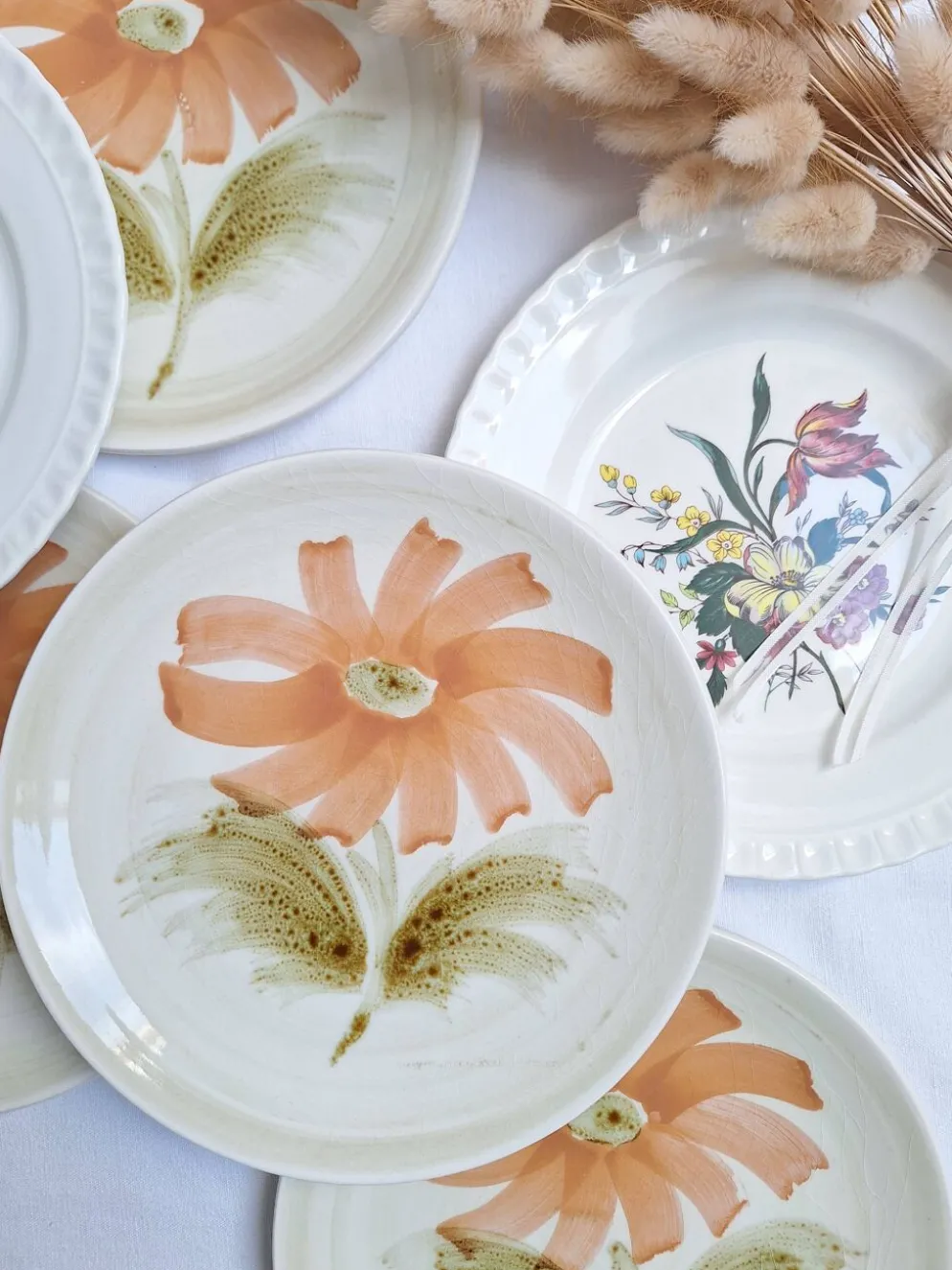 Assiettes à dessert avec fleurs St Amand et Galluis