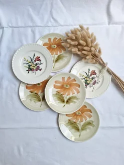 Assiettes à dessert avec fleurs St Amand et Galluis