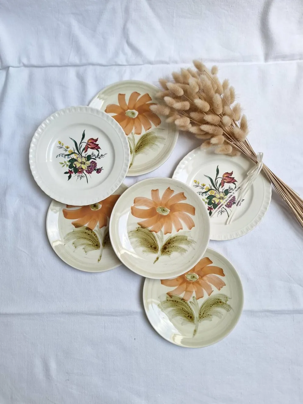 Assiettes à dessert avec fleurs St Amand et Galluis