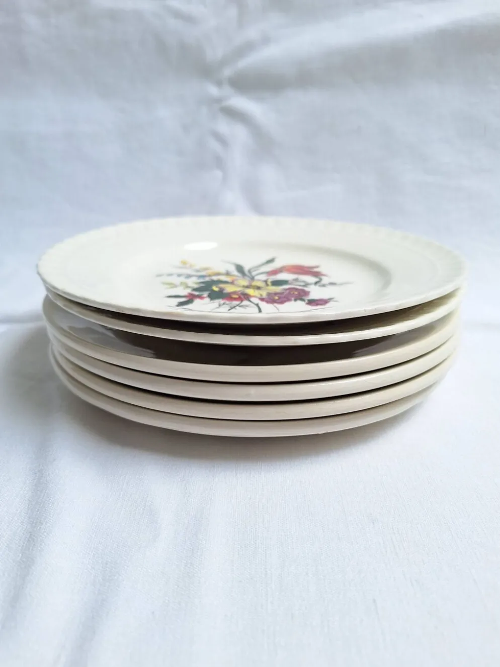 Assiettes à dessert avec fleurs St Amand et Galluis