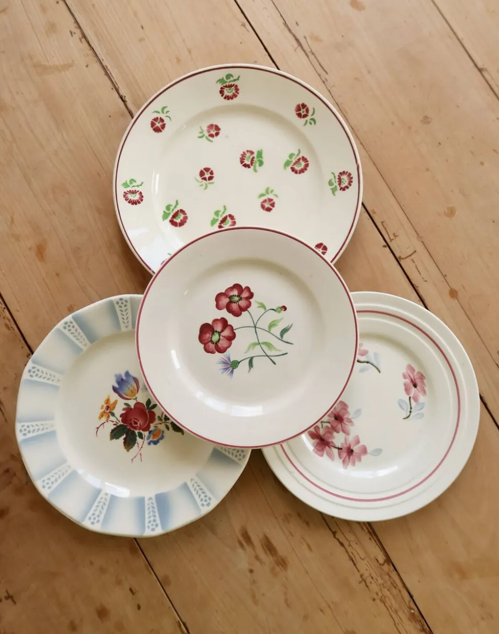 4 assiettes à dessert dépareillées vintage faïence fleurie – Lot Rosie
