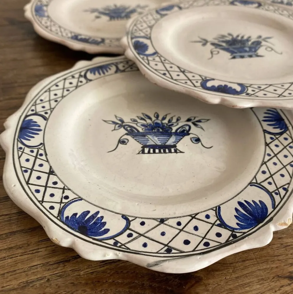 Assiettes à dessert en faïence de Rouen décor main