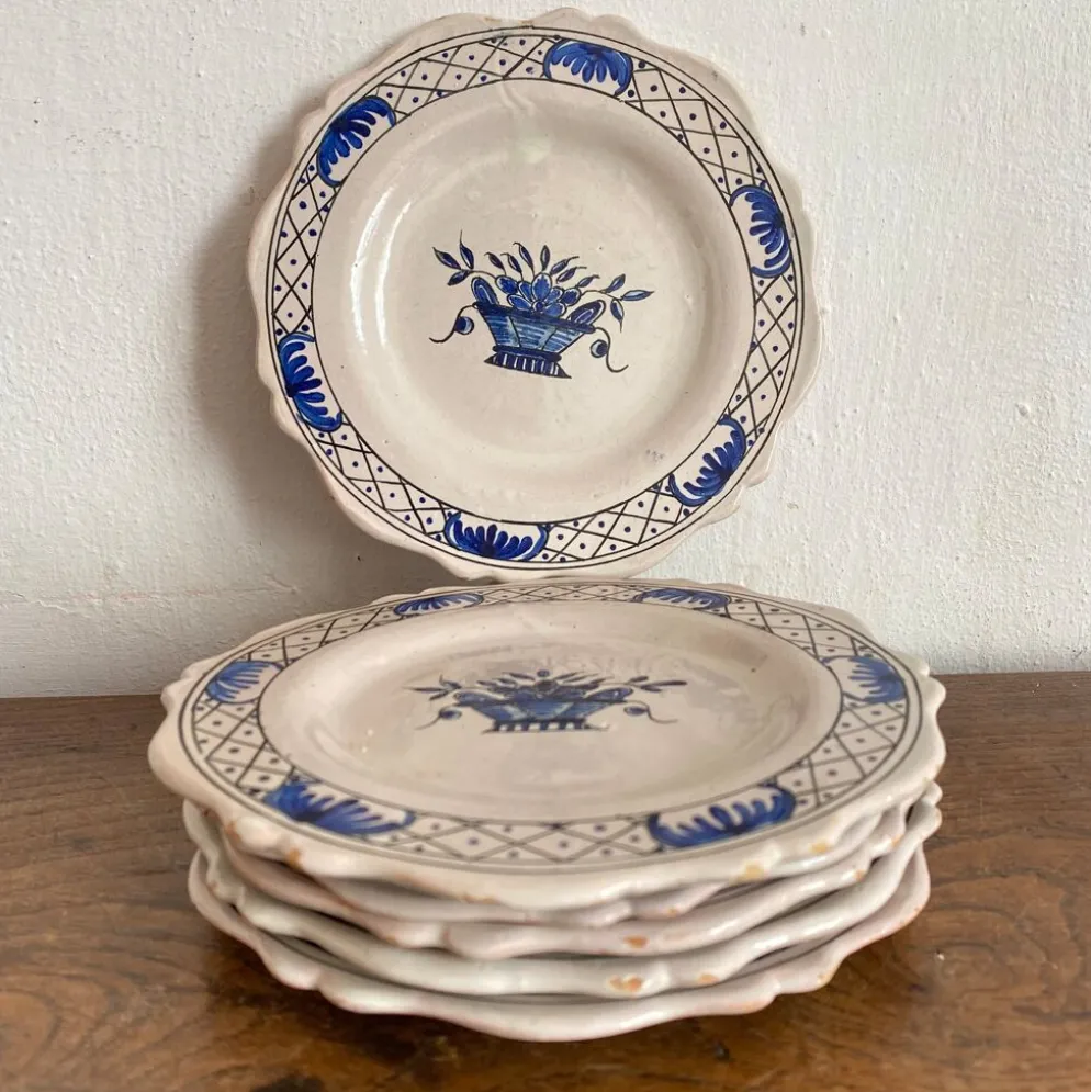 Assiettes à dessert en faïence de Rouen décor main