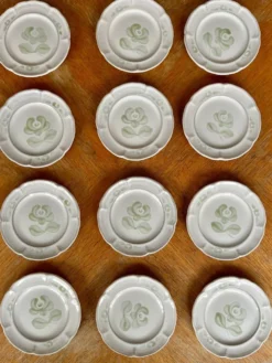 12 assiettes à dessert en faïence - Niderviller