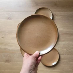 Assiettes à dessert en grès
