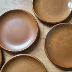 Assiettes à dessert en grès
